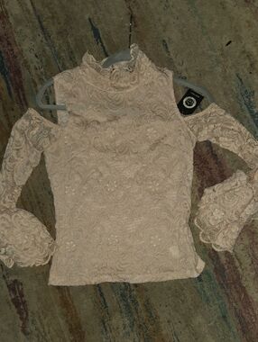 BEBE VINTAGE CUT OUT SHOULDER FLARE SLEEVE FITTED LACE TOP
